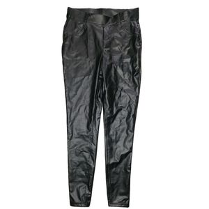 Pleather booty lifting leggings